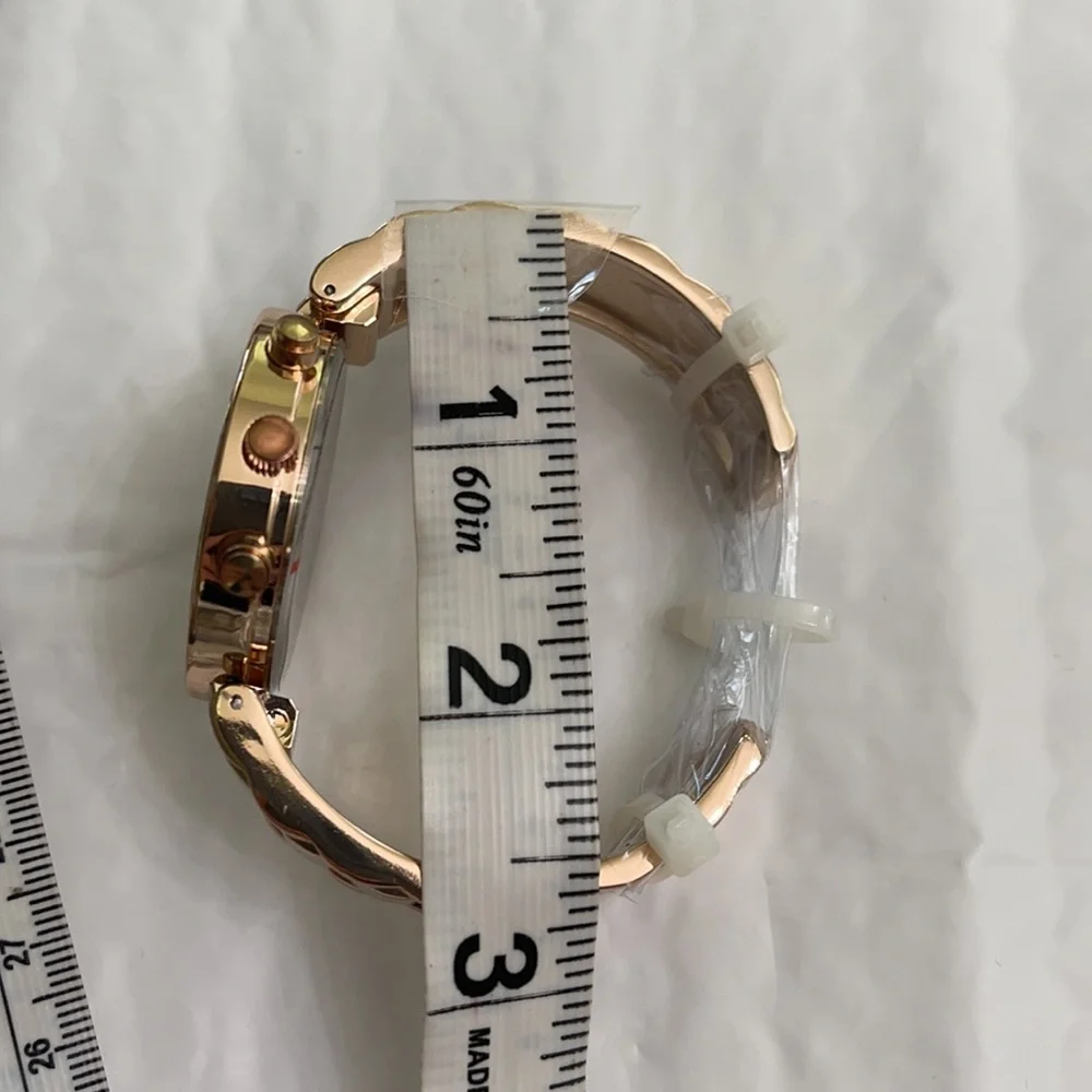 TIME AND TRUE WOMAN GOLDEN CUFF WATCH BANGLE QUARTZ ACCURACY